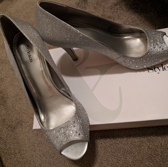 Style & Co silver heels - Picture 3 of 3